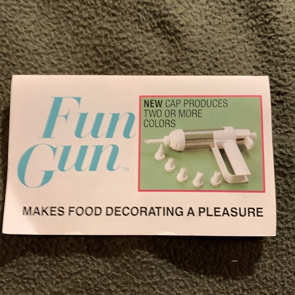 Hutzler Gerda Fun Gun for decorating cakes, cookies, etc.  Has 5 of 6 nozzles. - Picture 9 of 10